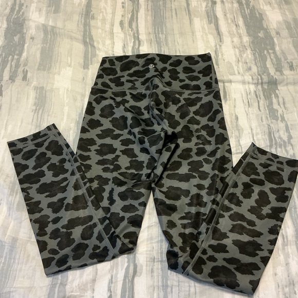 Lululemon high times Sz 4 vguc - Picture 1 of 2